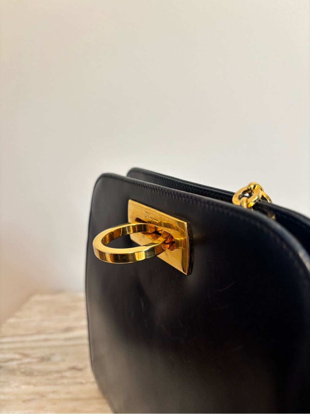 Salvatore Ferragamo Vintage Gancini Black Leather Chain Shoulder Bag Gold Italy - Picture 5 of 16